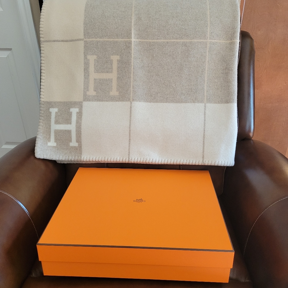 Hermes Avalon III Throw Blanket Coco/Chamomile